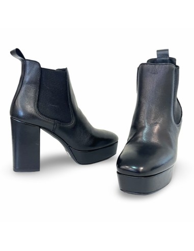 Katiuscia in pelle nera