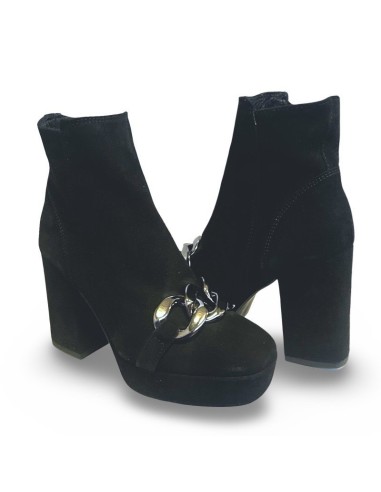 Stivaletto in camoscio con catena