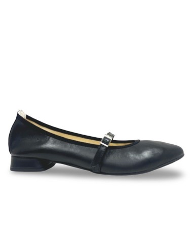 Ballerina licia in pelle nera