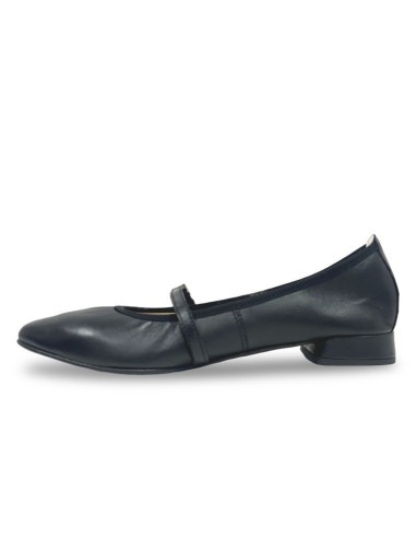 Ballerina licia in pelle nera