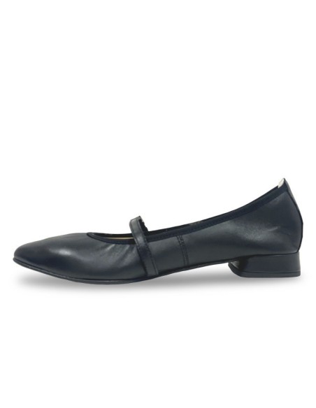 Ballerina licia in pelle nera