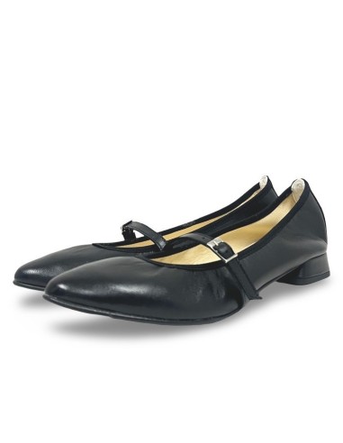 Ballerina licia in pelle nera