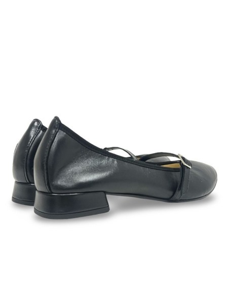 Ballerina licia in pelle nera