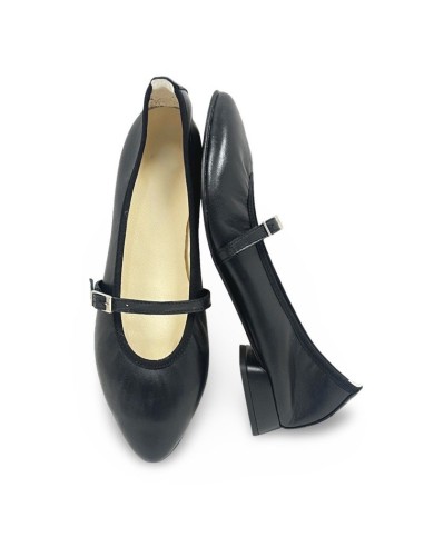 Ballerina licia in pelle nera