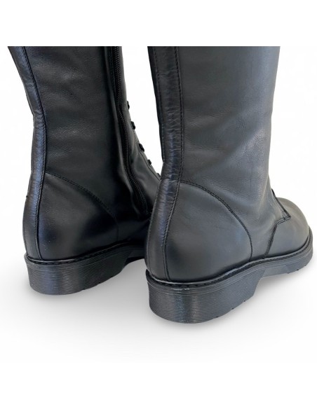 Anfibio venere in pelle nera