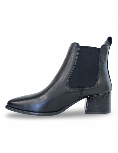 Giulia in pelle nera