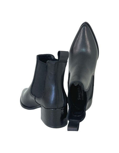 Giulia in pelle nera