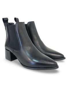 Giulia in pelle nera