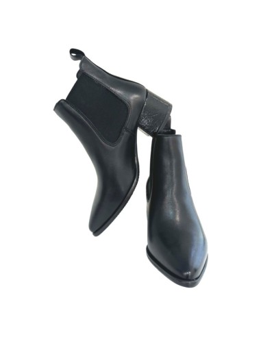 Giulia in pelle nera