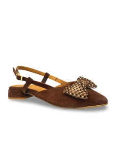 Ballerina con la punta e fiocchetto